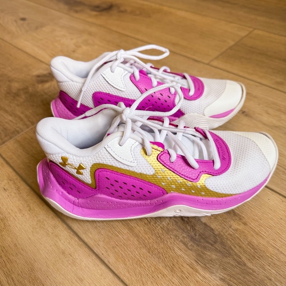 UNDER ARMOUR JET US GS WHITE PINK AND GOLD BASKETBALL SHOES SIZE 4.5 - Picture 1 of 9